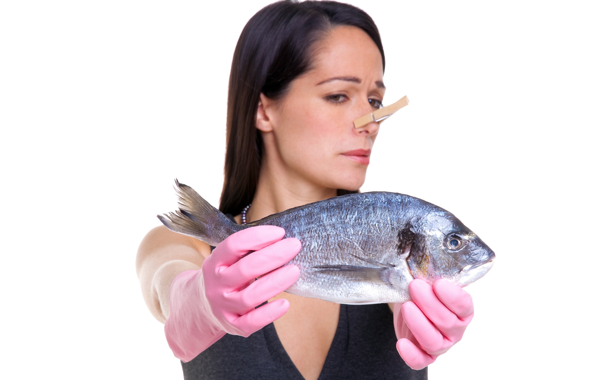 Пахнет рыбой лечение. Запах рыбы. Пахнет рыбкой фото. Запах рыбы помог.